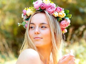 Alle natürlichen MILF-Blondinen ziehen sich draußen aus