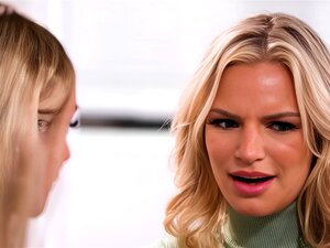 Milf Rachel Cavalli und Stieftochter Emma Hix erleben eine heiße