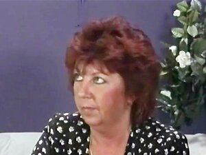 Oma geht lesbisch mit sexy MILF