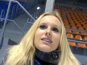 Angel Wicky hat für ein paar Dollar anal durchgenommen. Der Typ hat