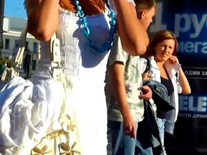 Испод сукње снимак туристе у краткој