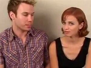 Süße Rothaarige Evelyn bläst für die Rennen