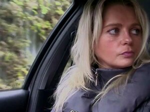 Bitch STOP - Blonde tschechische MILF wird am Busbahnhof abgeholt