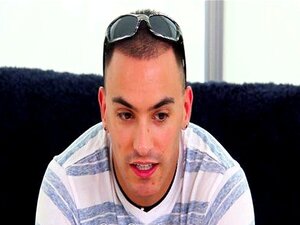HD - GayCastings Tyson krijgt een spermadouche van de castingagent