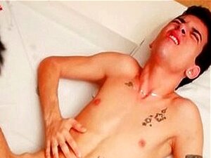 Asiatische und arabische Schwule löffeln und reiten