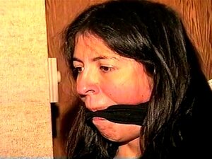 LEHRERIN, GEKNEBELT, GEKNEBELT, GEFESSELT