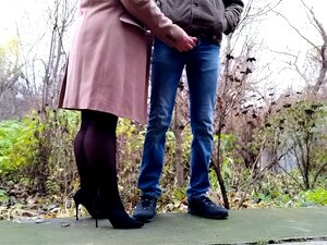 Vollbusige reife Stiefmutter genießt es, ihren Stiefsohn bei