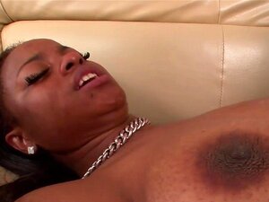 Eebenpuu sukkahousuissa saa perseensä porattua. Esiteltyään