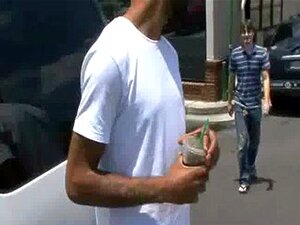 Црни геј момци јебу беле типове