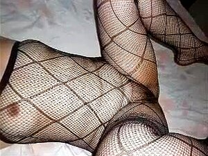 Denna bortskämda MILF i bodystocking vill ha min kuk illa, Denna