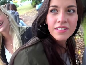 Piss-Action für blondes und Brünettes tschechisches Paar