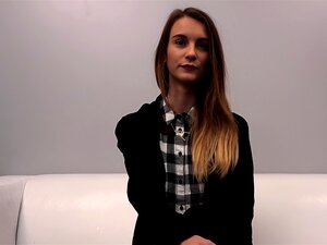 Alistuva malli muuttui meluisaksi, kun tunsi kyrvän