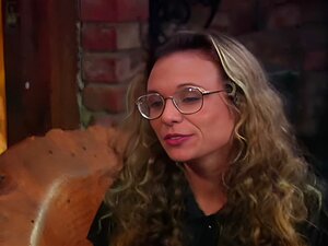 Reife Frau verführt jüngeres Mädchen...F70