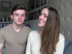 Erlebe die Leidenschaft und Intensität junger Liebe mit 18+ Männern