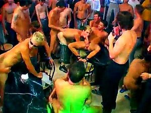 Nackter Junge hat schwulen Sex im Park-Tumblr mit so viel kinky Akt