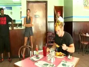 Eine Tussi aus der Öffentlichkeit holen und sie für Geld ficken 24