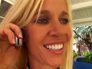 Milf Tabitha får anal i et fantastisk antrekk