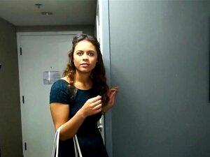 Amateur-Süße fickt vor der Kamera mit einem Fremden für 1000