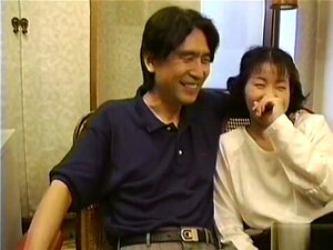 Upea japanilainen huora kiimaisessa kylpyhuoneessa, JAV sensuroimaton