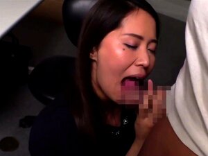 Sexig asiatisk brud i strumpor blir hårt påsatt på kontoret