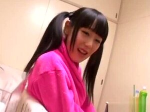 Machiko Ono freche asiatische Süße mit Zöpfen in Hardcore-Action