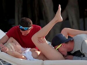 Söpö blondi jahtasi ja nai HD. Söpö blondi takaa-ajettu nuolaisi