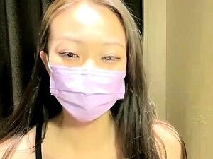 Bekijk Ayaka, een ondeugende Japanse babe die zichzelf opwindt op de