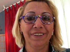 Fans von Oma-Nippeln kommen Handys, um mein Profil zu überprüfen