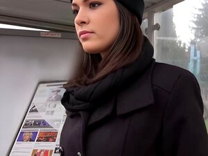 Braunäugiges Küken Suzy wird von Fremden gebumst massiver Schwanz