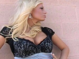 Blonde MILF fickt einen harten Schwanz im Gefängnis
