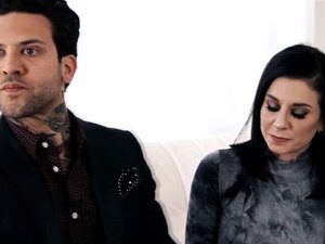 Trekant med tatuerade brudar Alina Lopez och Joanna Angel. Hetaste