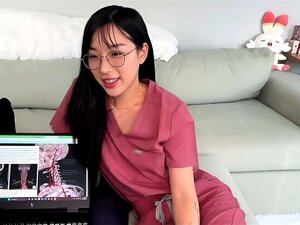 AMMF: Elle Lee, die Medizinstudentin, zahlt ihren Tutor mit Sex