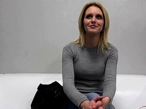 Kuumaa pornotähteä valussa ja spermaa suuhun