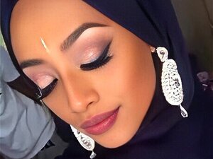 Britisches Hijabi-Spermagesicht