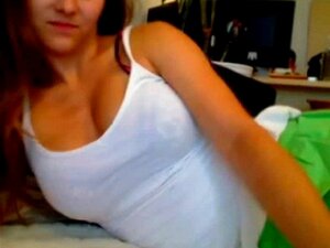 Gata gostosa se masturba na webcam 30