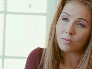 Bellesa Films - Zwei perfekte Lesben überzeugen ihre enge Freundin,