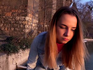 DEUTSCHER SCOUT - WINZIGE SÜSSE MONA FICKT FÜR GELD BEIM AUFREISSEN