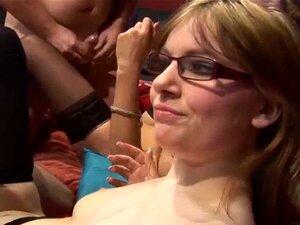 Три жене су се јебале и свршиле на