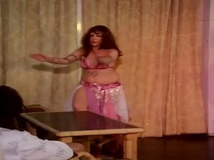 Tauche ein in die provokante Welt der deutschen klassischen Erotik,