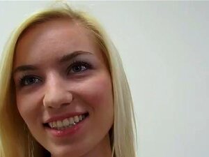 Casting da pornostar bollente e schizzo di sperma