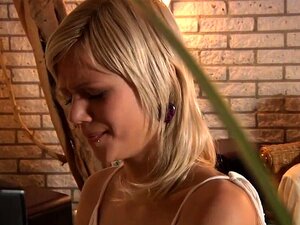 Der Opa bekommt eine Tiefenmassage von einer heißen blonden Babe,