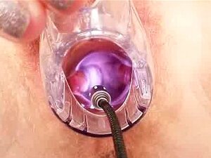 Blonde Oma bei der kinky Pussy-Prüfung mit Einlauf