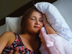 Heiße blonde Tussi Paisley Brooks liebt harte Schwänze. Sexy Babe