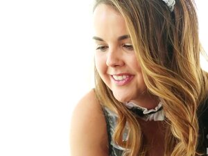 Dillion Harper Zigarre rauchen