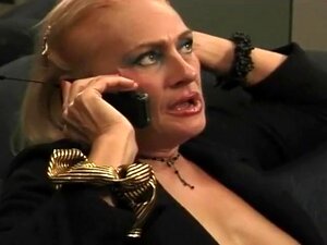 Mollige reife Blondine schluckt jeden Tropfen, manche Frauen verlieren