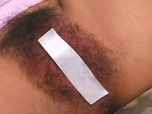 Japanische Amateurin wird anal gefingert