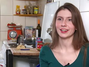 Ersties: theaterwetenschapper Vanessa X. masturbates sensually met de