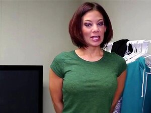 Wunderschöne Amateur-MILF wichst Schwanz. Wunderschöne Amateur-milf