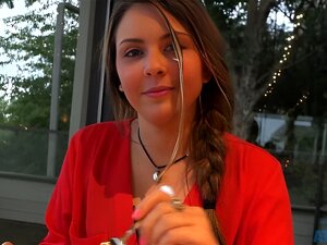 Cali bekommt eine Creampie nach dem Frühstück