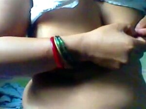 BUURVROUW NEPALESE DOODH LAAT ZICH ZIEN